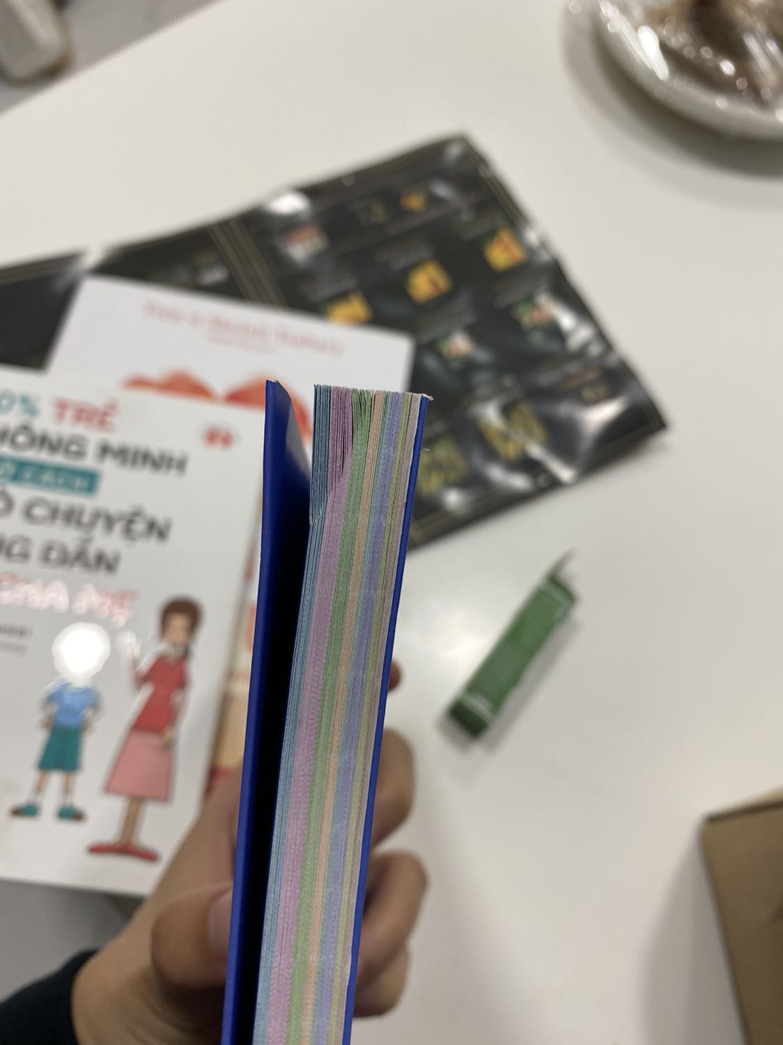 Tiki làm mình quá thất vọng. Đóng gói cẩu thả, hộp còn rách, sách bị quăn. Nếu các bạn muốn làm mất hình ảnh về Dịch vụ của mình thì cứ tiếp tục thế này nhé.