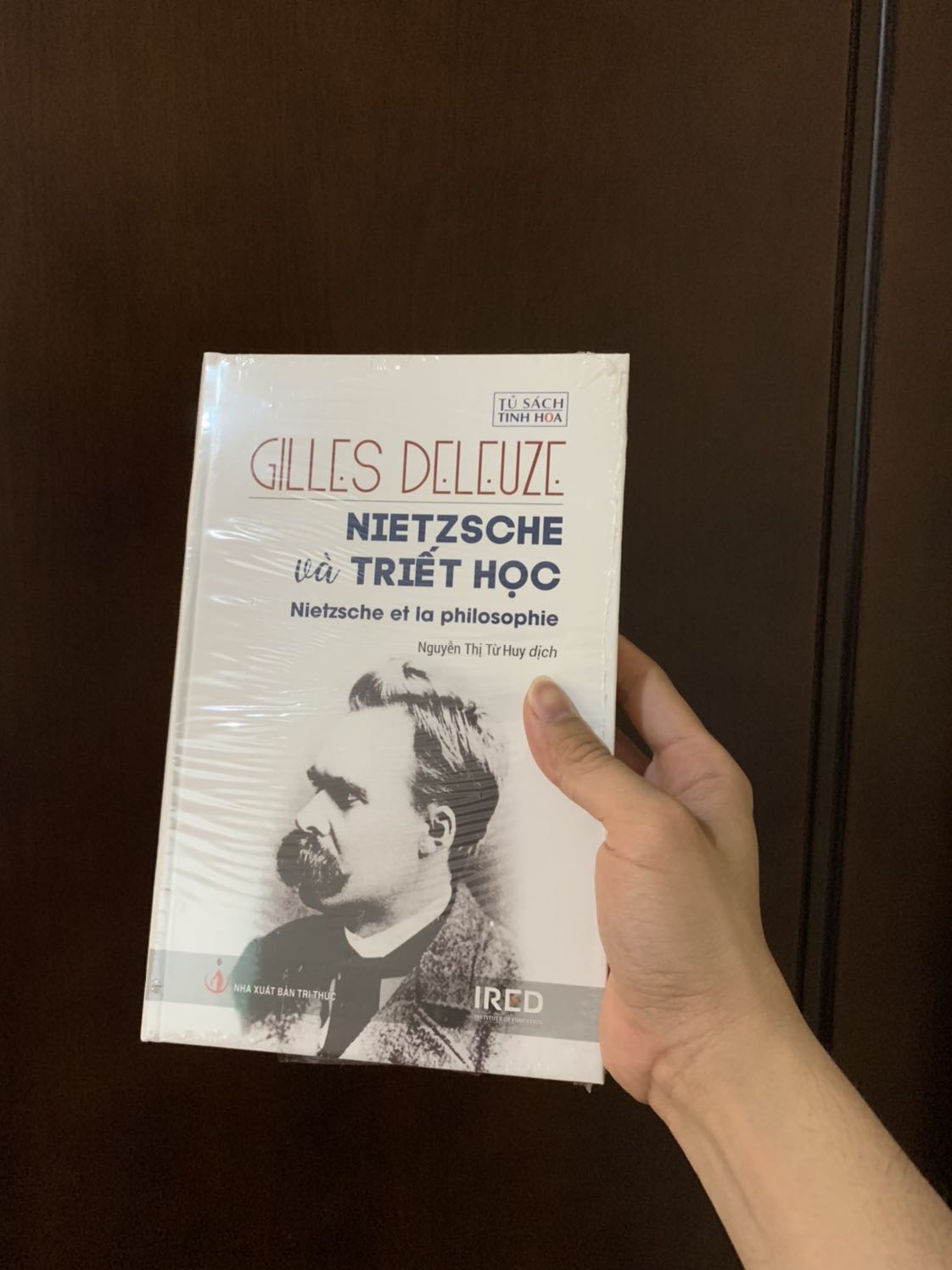 Sản phẩm được bọc trong màn co. Một trong những quyển sách nhập môn nên đọc trước khi đọc các tác phẩm của Nietzsche :)