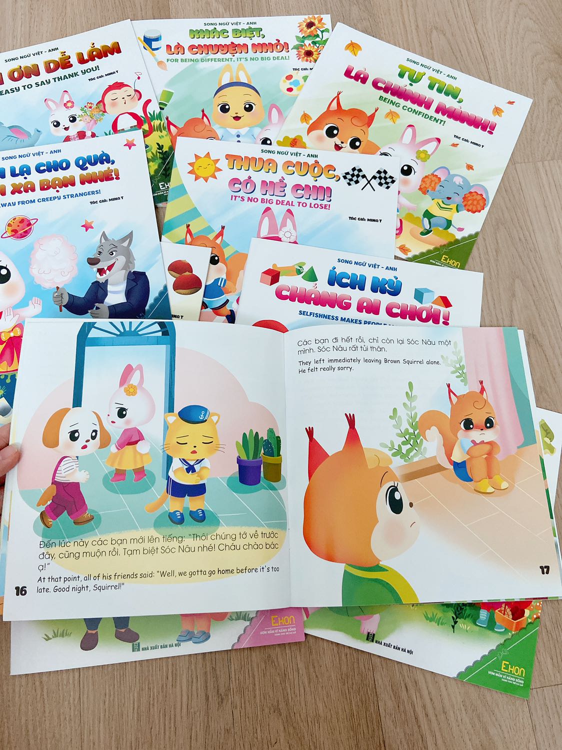 10 cuốn 10 chủ đề đa dạng, tranh vẽ bắt mắt. Truyện song ngữ nên tiện cho ba mẹ nếu cho con tiếp xúc sớm với tiếng anh. Tiki giao nhanh, dịch vụ tốt!