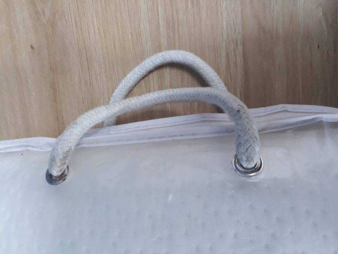 2 đơn gần đây nhất đều không vui, đôi Hunter DNA thì bị Tiki hủy đơn lên xuống mãi mới mua được mà còn phải chọn lên 1 size vì hết hàng. Đơn này thì vừa đặt sáng chiều nhận luôn nhưng chao ôi, như mình mua hàng secondhand vậy. Không biết tả như nào nữa. Mình muốn đổi hàng thì làm thế nào nhỉ. Buồn quá. Không biết dạo này không có duyên mua hàng Tiki nên không suôn sẻ hay sao nữa, trước đây ok lắm mà.