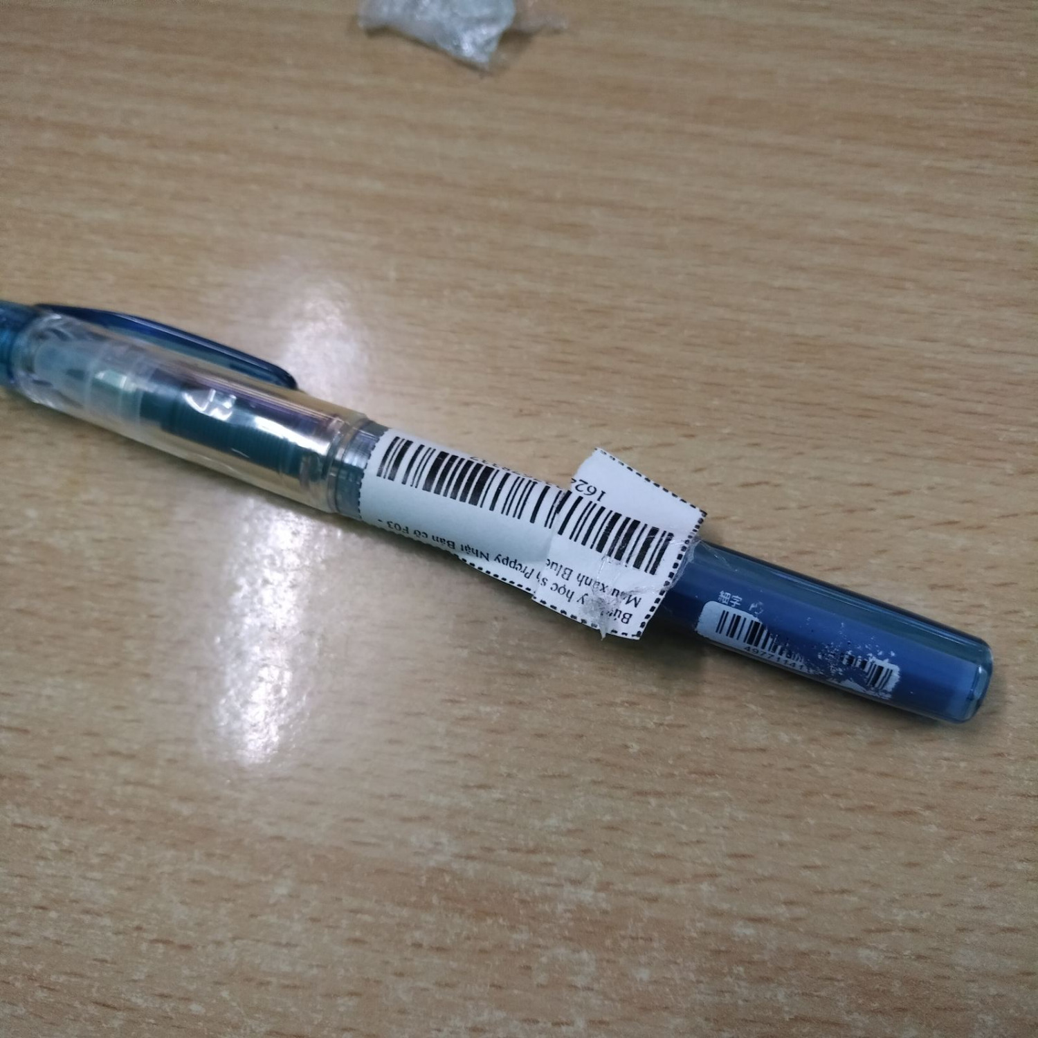 Bút màu xanh không bọc nilong là mua ở The True Japan.
Đóng gói sản phẩm quá kém.
Tên thương hiệu, loại sản phẩm, mã vạch in trên vỏ bút dùng tay xóa đi được
--------------
Bút màu tím mua tại : https://tiki.vn/cua-hang/gian-hang-viet (Gian hàng Việt). Đóng gói cẩn thận hơn, Mã vạch, tên thương hiệu, loại bút in rõ nét không thể xóa được. Bút màu xanh không bọc nilong là mua ở The True Japan.
Đóng gói sản phẩm quá kém.
Tên thương hiệu, loại sản phẩm, mã vạch in trên vỏ bút dùng tay xóa đi được
--------------
Bút màu tím mua tại : https://tiki.vn/cua-hang/gian-hang-viet (Gian hàng Việt). Đóng gói cẩn thận hơn, Mã vạch, tên thương hiệu, loại bút in rõ nét không thể xóa được.