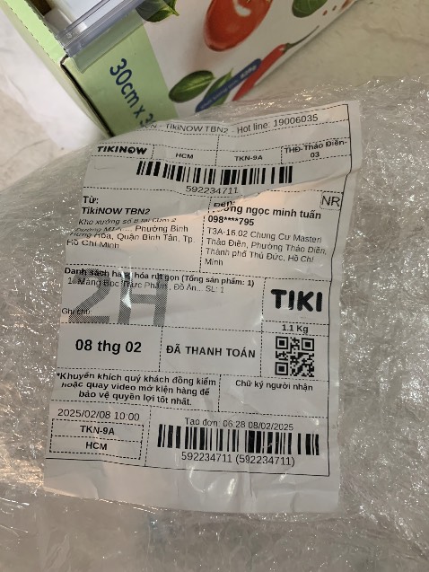 Shop giao hàng đúng lịch, nhưng lại chia và gói làm 2 đơn nên suýt bị thất lạc. Bên Tiki đã hỗ trợ kiểm tra và thông báo lại tình trạng đơn hàng để giúp mình tìm lại được. Thanks Tiki