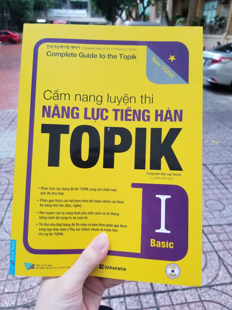 Tiki giao nhanh, sách được gói cẩn thận. Sách của mình hơi có lỗi phần bìa, ngay chữ P. Tuy nhiên nội dung trình bày rõ ràng, giấy mịn. Hi vọng trong tương lai nxb sẽ xuất bản kèm file nghe onl vì hiện ít laptop có đầu CD. Tiki giao nhanh, sách được gói cẩn thận. Sách của mình hơi có lỗi phần bìa, ngay chữ P. Tuy nhiên nội dung trình bày rõ ràng, giấy mịn. Hi vọng trong tương lai nxb sẽ xuất bản kèm file nghe onl vì hiện ít laptop có đầu CD.