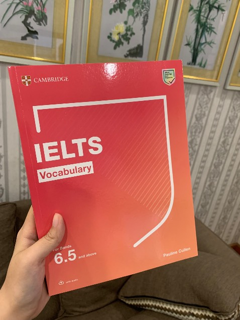 Nhà sách giao hàng siu nhanh, mới đặt hôm trước mà hôm sau đã nhận được sách. Sách nội dung hay, dễ hiểu, đẹp, có màu, có đáp án rõ ràng. Hi vọng học sẽ tăng được điểm số.