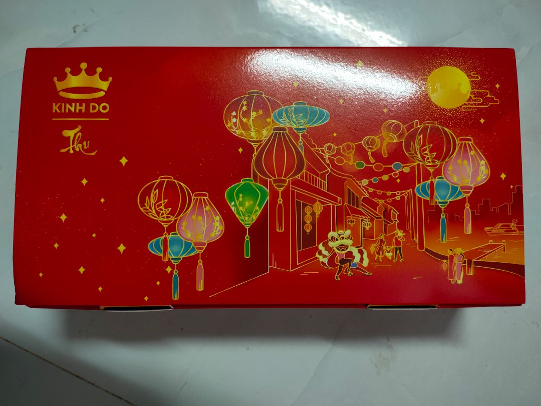 bánh trung thu kinh đô ngon tuyệt, ăn vừa mềm, lại ngọt vừa, bé rất thích ạ. Giao hàng lại nhanh chóng, bé không phải chờ lâu, hộp đóng gói rất đẹp, cẩn thận, có thể làm quad biếu, tặng ạ