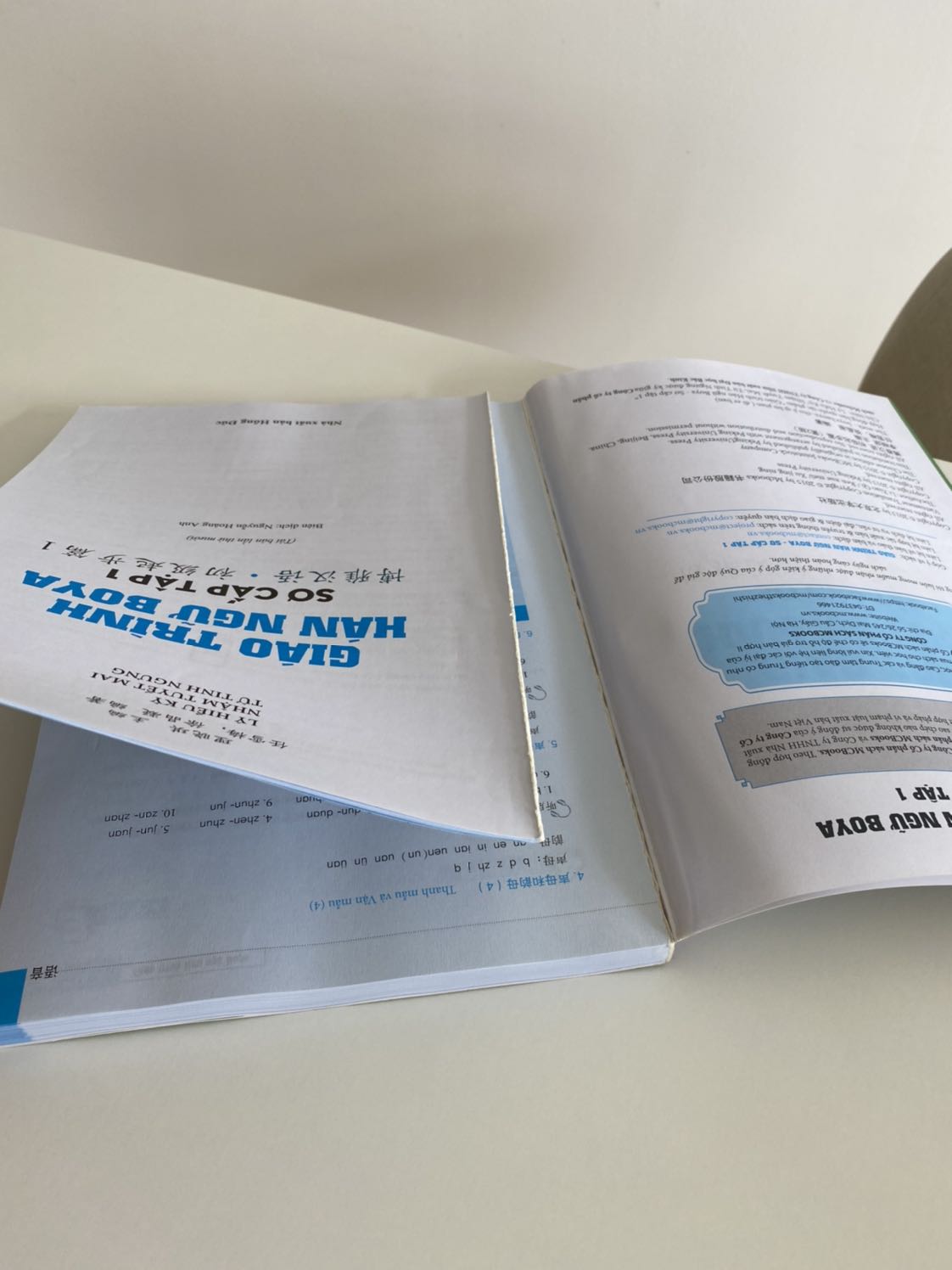 Nhận sách mở ra thì gáy bong tróc. Đã phản hồi nhà cung cấp và Tiki nhưng không ai trả lời.