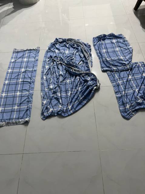 Giao hàng đúng hẹn, đúng quy cách nhưng không đúng màu đã đặt