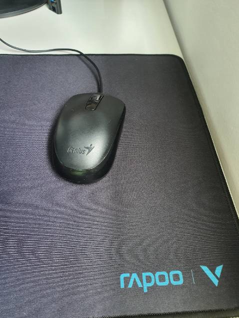 Thảm xài okay. Bám bàn. Chuột di trên thảm mượt. Đường vắt sổ đều. Hài lòng trong tầm giá