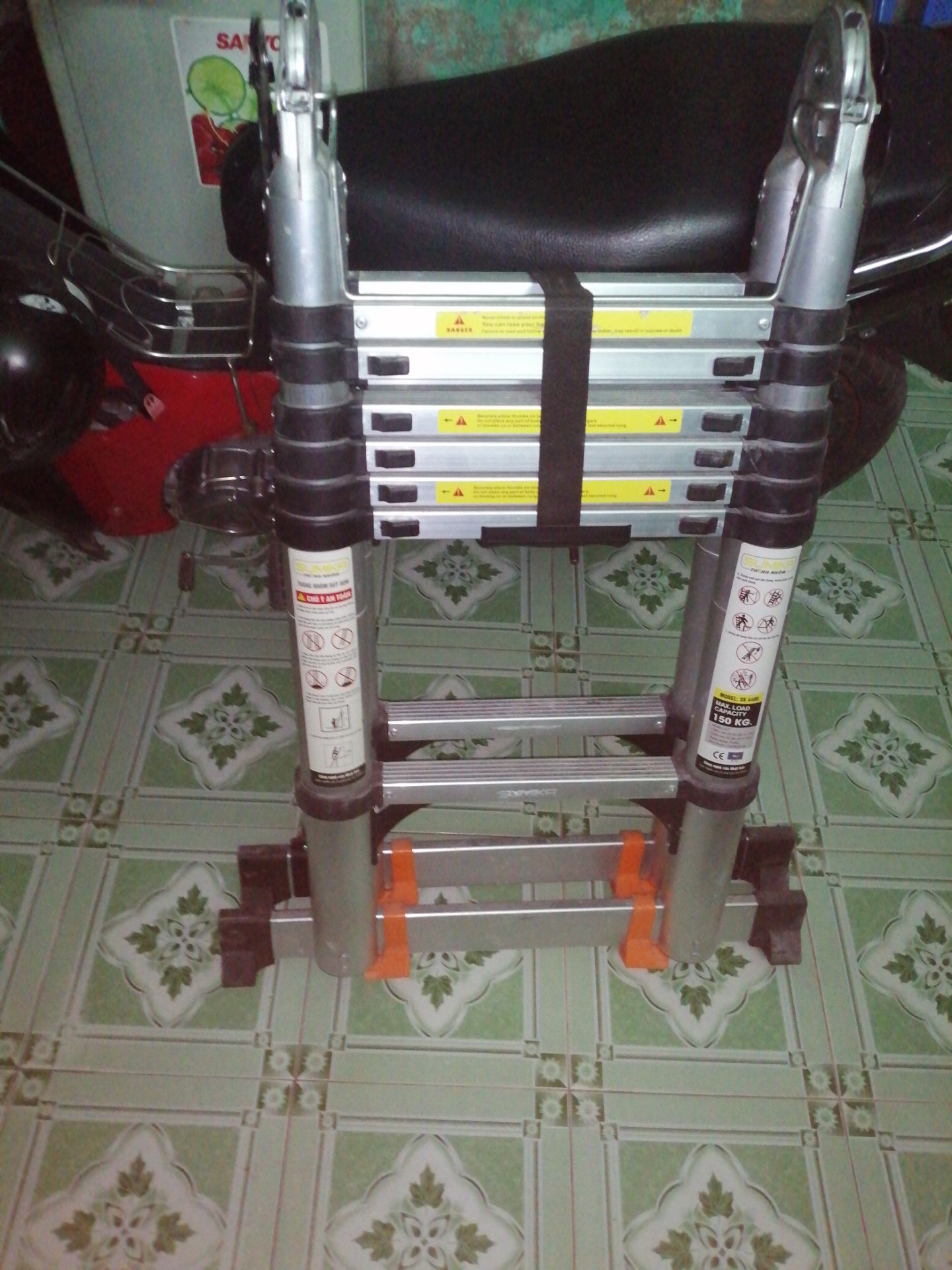 Tôi đã mua và sử dụng được 1 tháng 10 ngày mới dám nói lời nhận xét . Theo đánh giá của riêng bản thân tôi thì v
ới tầm Giá này thì không thể đòi hỏi thêm về chất lượng của sản phẩm nữa vì quá là ok rồi.. Nhân viên giao hàng thì nhiệt tình,  thoải mái kiểm tra hàng trước khi thanh toán tiền.
Nói chung đây là sản phẩm đáng mua doi với anh em thợ nói chúng và mua để thỉnh thoảng làm việc nhà nói riêng. Cảm ơn shop rất nhiều.