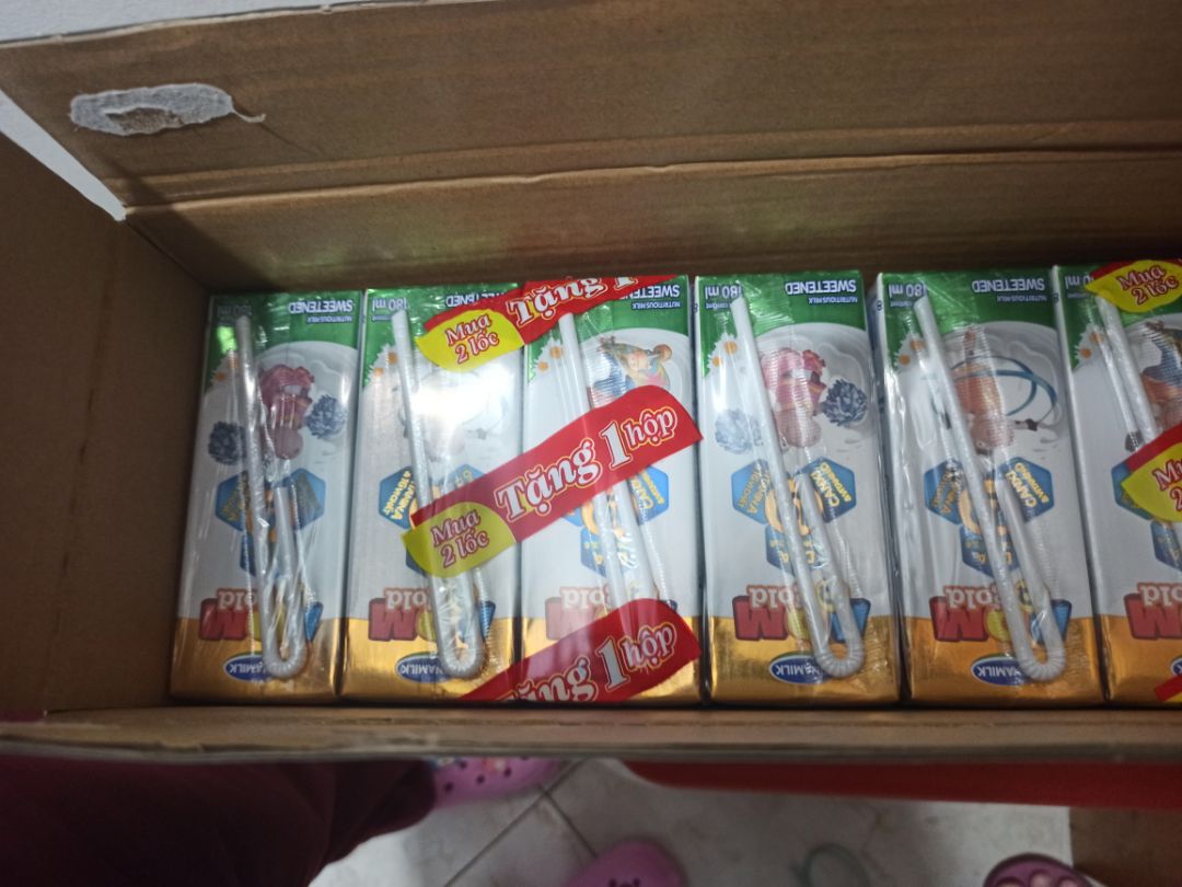 Giao hàng nhanh. Thấy thùng ghi mua 2 lốc tặng 1 hộp nhưng khi nào tặng và nhận ở đâu thì không biết