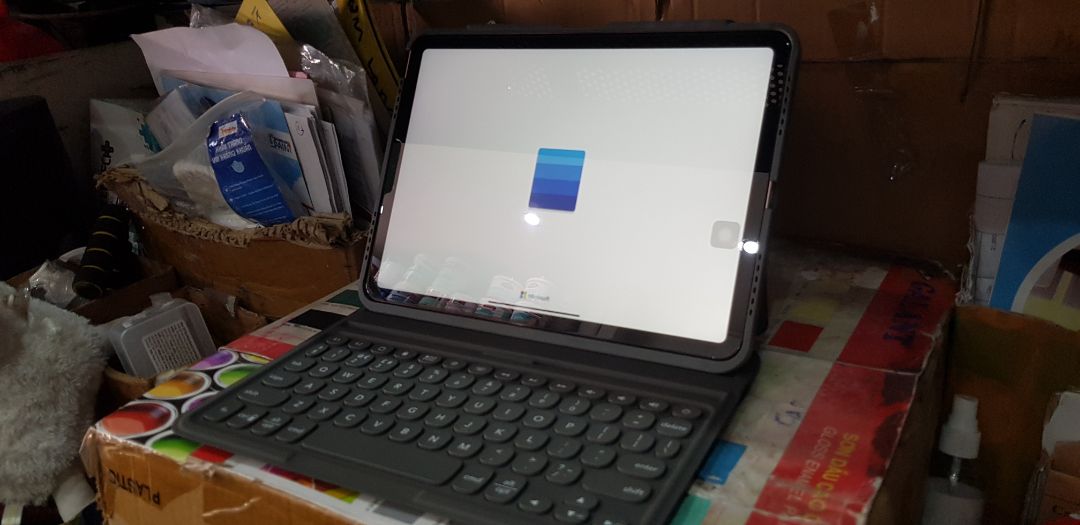 giá ngọt mà còn được tặng thêm đồ ko mua shop này mua chop nào nữa, gắn ipad air 4 2020 vừa ý ghê