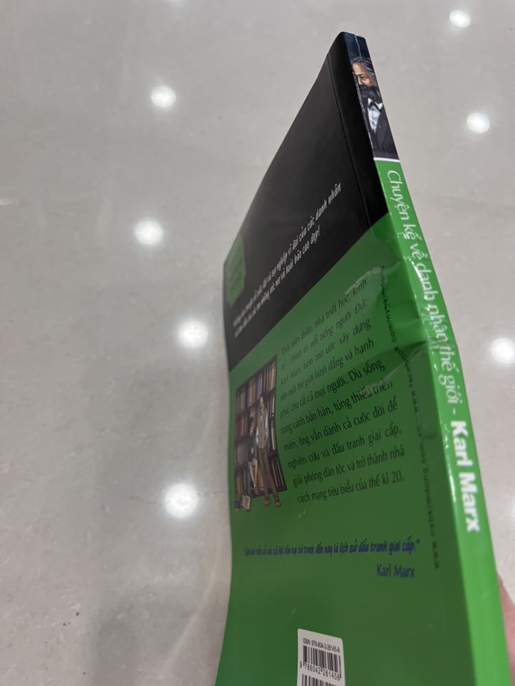 Mình mua 8 cuốn mà đều bị quăn queo. Thất vọng quá