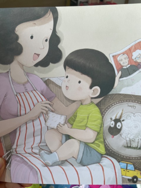 Nội dung hữu ích cho bé, tranh vẽ dễ thương, khổ sách to.