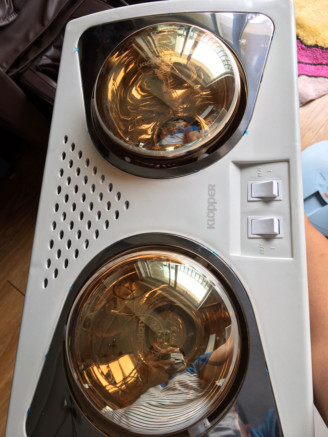 1) Dây nó quá ngắn
2) Hàng bẩn, có dấu hiệu đã bóc dùng hoặc hàng trưng bày
3) Nhựa trông khá rẻ tiền
Nói chung tiền nào của đó thôi. Mua món này ko hời!