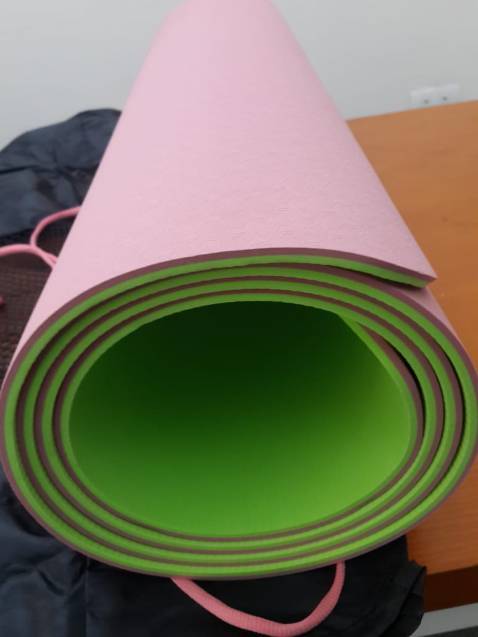 Giao hàng nhanh quá đặt hôm trước hôm sau đã giao hàng rồi
Hàng chuẩn mô tả nhé  mà rẻ quá đúng shop lớn chính hãng có khác bán không cần lãi . Hihi
-Không được chọn màu shop giao ngẫu nhiên mà cả đội mình đúng màu mình thích mới hay , thảm mới nhưng không hề có tý mùi nào, cả đội tập yoga rất ưng ý
- Vân chống trượt khá bám sàn . Mặt trên hoa văn đẹp thảm êm ai nặng cần thì lên mua loại 8mm của shop tập sẽ thoải mái hơn 
- Mua mấy lần của shop rồi lần nào cũng hài lòng . 
Mong shop có những sản phẩm tốt và dịch vụ chăm sóc khách hàng hơn nữa
Chúc shop làm ăn phát đạt ạ Giao hàng nhanh quá đặt hôm trước hôm sau đã giao hàng rồi
Hàng chuẩn mô tả nhé  mà rẻ quá đúng shop lớn chính hãng có khác bán không cần lãi . Hihi
-Không được chọn màu shop giao ngẫu nhiên mà cả đội mình đúng màu mình thích mới hay , thảm mới nhưng không hề có tý mùi nào, cả đội tập yoga rất ưng ý
- Vân chống trượt khá bám sàn . Mặt trên hoa văn đẹp thảm êm ai nặng cần thì lên mua loại 8mm của shop tập sẽ thoải mái hơn 
- Mua mấy lần của shop rồi lần nào cũng hài lòng . 
Mong shop có những sản phẩm tốt và dịch vụ chăm sóc khách hàng hơn nữa
Chúc shop làm ăn phát đạt ạ