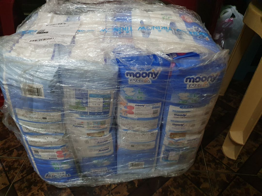 Giá sale chưa tới 300k rẻ hơn mua ngoài nhiều lắm ạ, mua nhiều nên có ship nhưng chia ra vẫn rẻ. Về chất lượng thì yên tâm, chỉ tội bạn shipper hàng cồng kềnh quá. đợt này bao bì không bị rách