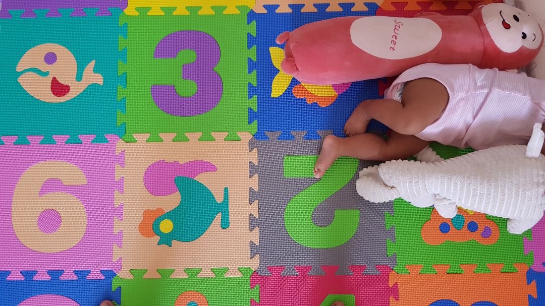 Sản phẩm đẹp, màu sắc tươi sáng, các miếng lắp rất khít. Sản phẩm có mùi nhựa mới nhưng sau chi rửa bớt đi nhiều, hy vọng xài một thời gian sẽ mất mùi. Nên mua Sản phẩm đẹp, màu sắc tươi sáng, các miếng lắp rất khít. Sản phẩm có mùi nhựa mới nhưng sau chi rửa bớt đi nhiều, hy vọng xài một thời gian sẽ mất mùi. Nên mua