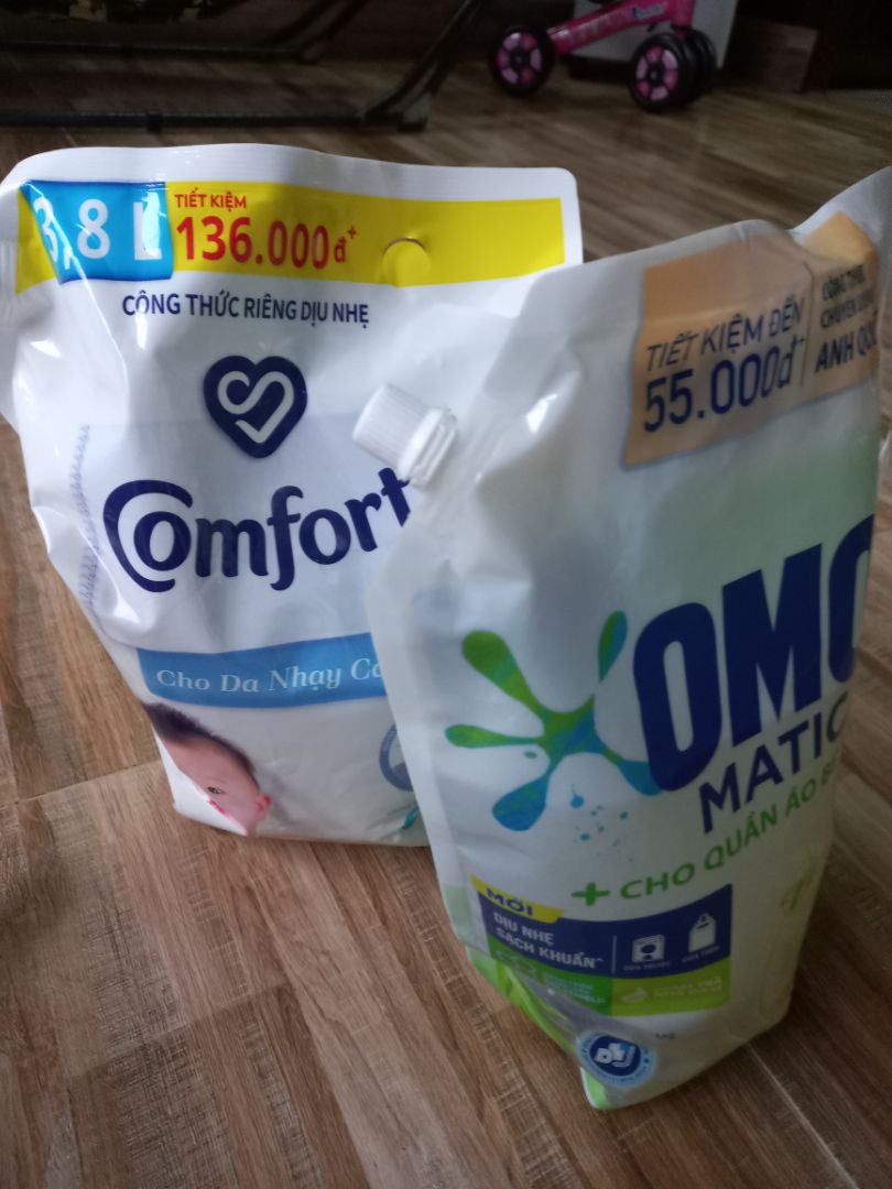 Giao hàng nhanh,đóng gói cẩn thận. Đã mua nhiều lần loại này,nhưng ko biết sao sp lần này mùi nồng hơn rất nhiều,nồng ko phải kiểu thơm nồng mà nồng mùi hóa học. Nên mình ko an tâm sử dụng cho bé. Sẽ cân nhắc lại