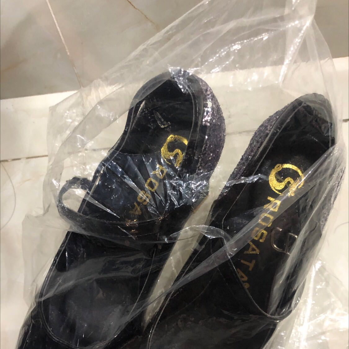 Giày rất đẹp, da mềm mang êm chân, giao hàng nhanh chóng