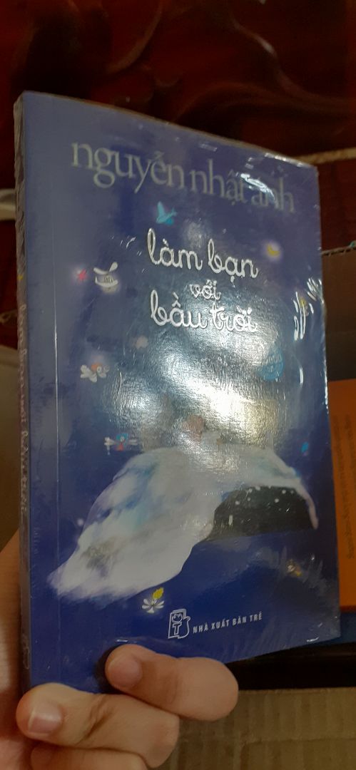 Sách của bác Ánh thì khỏi phải bàn, chất lượng rất ok. Vấn đề lớn nhất là khâu đóng gói và vận chuyển của Tiki. Có vài cuốn sách không được bọc trong giấy chống sốc, nhìn xót kinh khủng. Mong Tiki sớm cải thiện điều này, vì mình thấy nhiều bạn cũng đã góp ý rồi.
