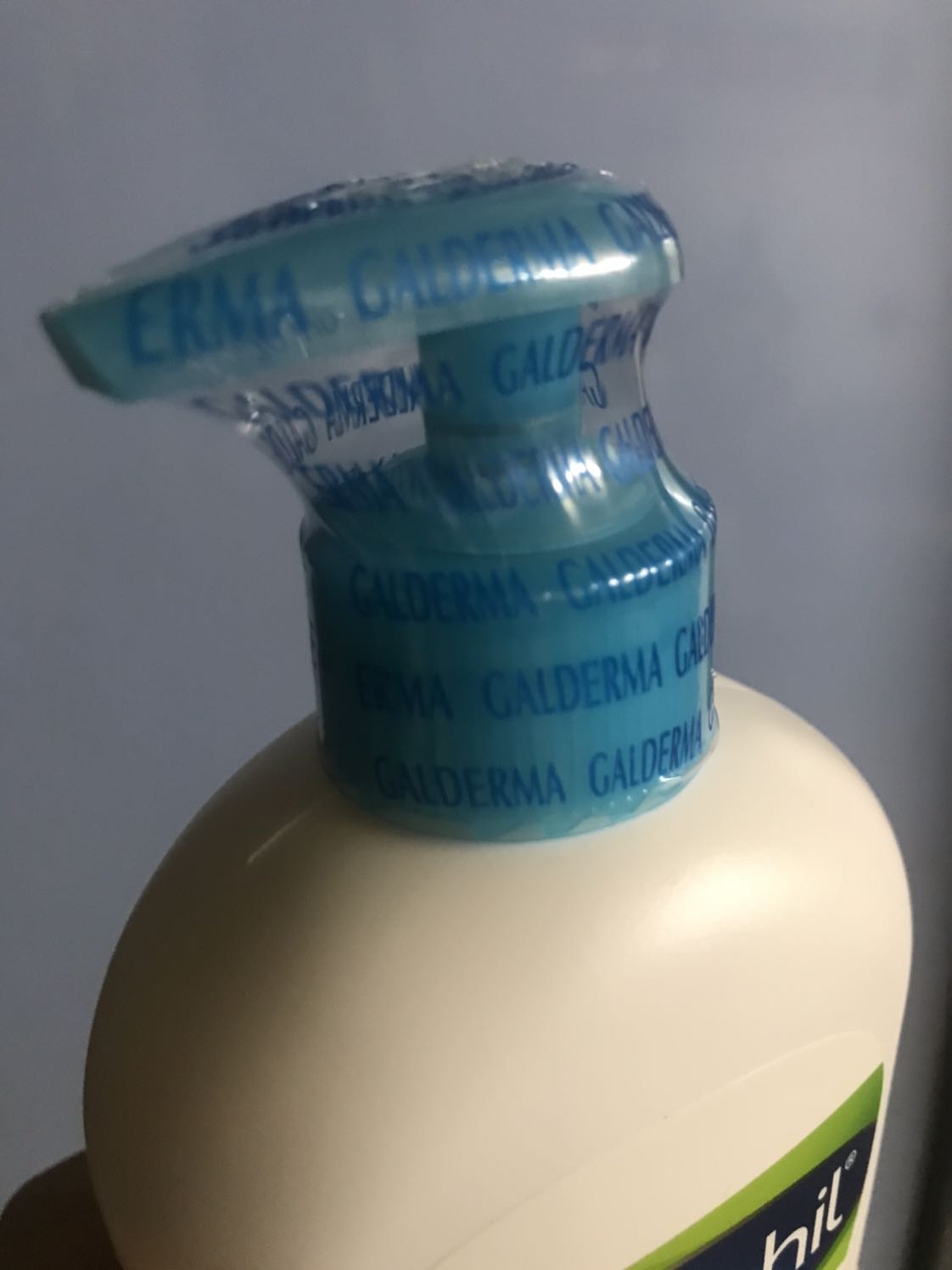 Đã nhận được hàng, đóng gói cẩn thận, tem các kiểu còn nguyên. Không biết có phù hợp với da bé không. Thời gian giao hàng trong mùa dịch vậy cũng nhanh!