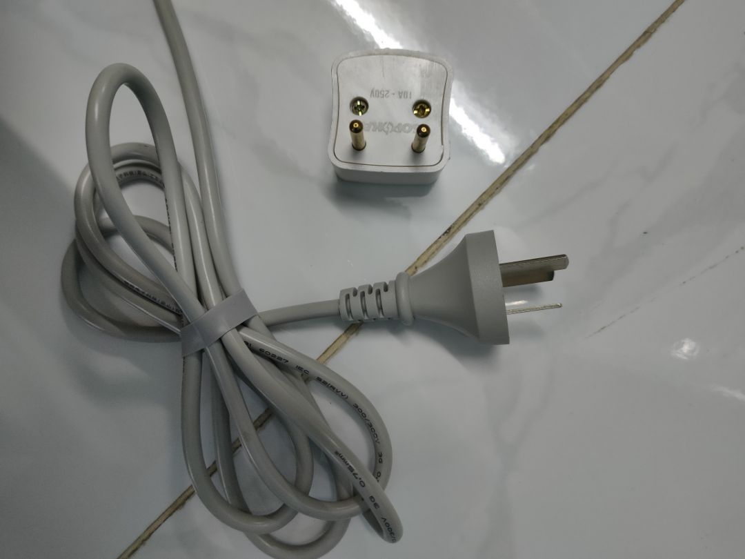 dễ sử dụng nha, chỉ ủi thẳng đc tầm 80-90% thôi. chất liệu càng mỏng thì càng dễ phẳng hơn, khi nhận hàng đã bị 1 vết dơ rùi nên hơi bùn dễ sử dụng nha, chỉ ủi thẳng đc tầm 80-90% thôi. chất liệu càng mỏng thì càng dễ phẳng hơn, khi nhận hàng đã bị 1 vết dơ rùi nên hơi bùn