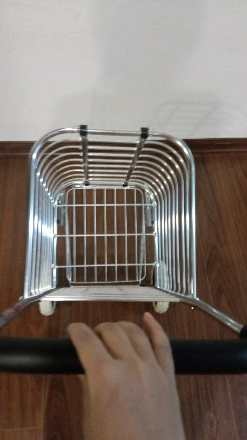 Xe kéo rất êm và mượt, đỡ xách túi nặng, sp rất tốt, chắc chắn ,shop giao hàng cực kì nhanh luôn. 5 sao