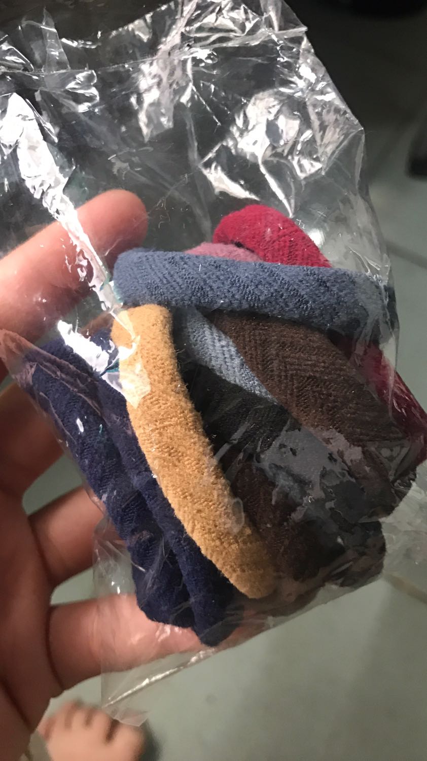 Hàng không giống hình, lần đầu mua 1 set Ok, lần 2 mua 2 set thì 1 set giống hình, 1 set kiểu khác chất lượng k như set 1. Hơi thất vọng, thà shop giao trễ xíu cũng dc nhưng phải đúng ý khách hàng, mấy cọng thun k đáng bao nhiêu nhưng hơi mất uy tín.