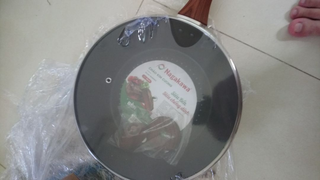 đóng gói cẩn thận, mùa dịch mà giao hàng rất nhanh, trưa hôm trước đặt mà trưa hôm sau có luôn. Chảo đẹp chắc chắn, chống dính tốt.