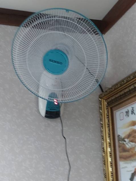 Giao hàng nhanh. Đóng gói kỹ. Máy mẫu mã đẹp, cầm nặng tay, đầm chắc chắn. Điều khiển shop cho sẵn 2 v pin vào luôn. Bắt sóng tốt. Quạt chạy êm, gió mạnh. Rất tuyệt vời. Ngoại hình ưa nhìn như gái 18 còn zin. Rất Thích tòm tem... Giao hàng nhanh. Đóng gói kỹ. Máy mẫu mã đẹp, cầm nặng tay, đầm chắc chắn. Điều khiển shop cho sẵn 2 v pin vào luôn. Bắt sóng tốt. Quạt chạy êm, gió mạnh. Rất tuyệt vời. Ngoại hình ưa nhìn như gái 18 còn zin. Rất Thích tòm tem...