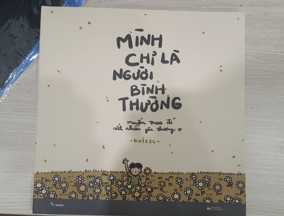 Sách to, mực in rõ ràng, không bị lem. Hình vẽ dễ thương, rất thích hợp để giết thời gian những ngày dịch. :3