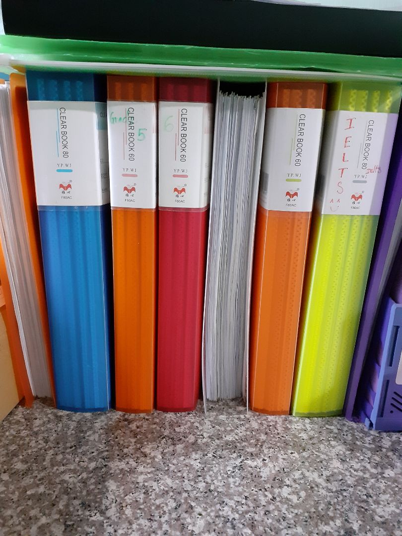 Tôi đã mua rất nhiều lần loại bìa lá này. Dù lá mỏng nhưng chỉ cần để tài liệu là quá ổn rồi, không cần phải dày và đắt quá đâu.