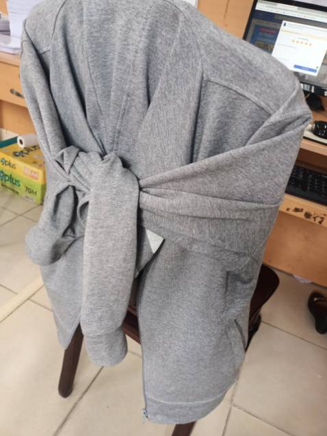 đã mua áo này của Goking đến lần thứ 5 hay thứ 6 gì rùi, hàng rất ưng ý nha mọi người, mặt rất thích vừa dày mà lại ko nóng, sẽ ủng hộ shop lần sau nữa