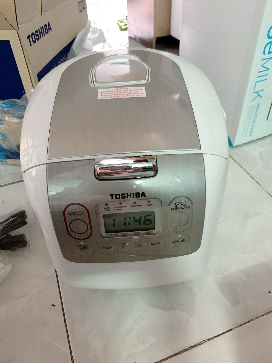 Hàng chính hãng sao không thấy có giấy bảo hành? Không biết cách nào để liên hệ nhà bán hàng , nhà bán hàng vui lòng liên hệ lại giúp mình .... shop cũng k có mục chát với khách hàng .... nồi chưa dùng nên chưa biết chất lượng thế nào Hàng chính hãng sao không thấy có giấy bảo hành? Không biết cách nào để liên hệ nhà bán hàng , nhà bán hàng vui lòng liên hệ lại giúp mình .... shop cũng k có mục chát với khách hàng .... nồi chưa dùng nên chưa biết chất lượng thế nào