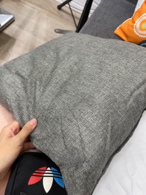 Từ chất lượng lẫn hình ảnh k hề giống nhau.
Ở ngoài như một cái bao tải luôn.