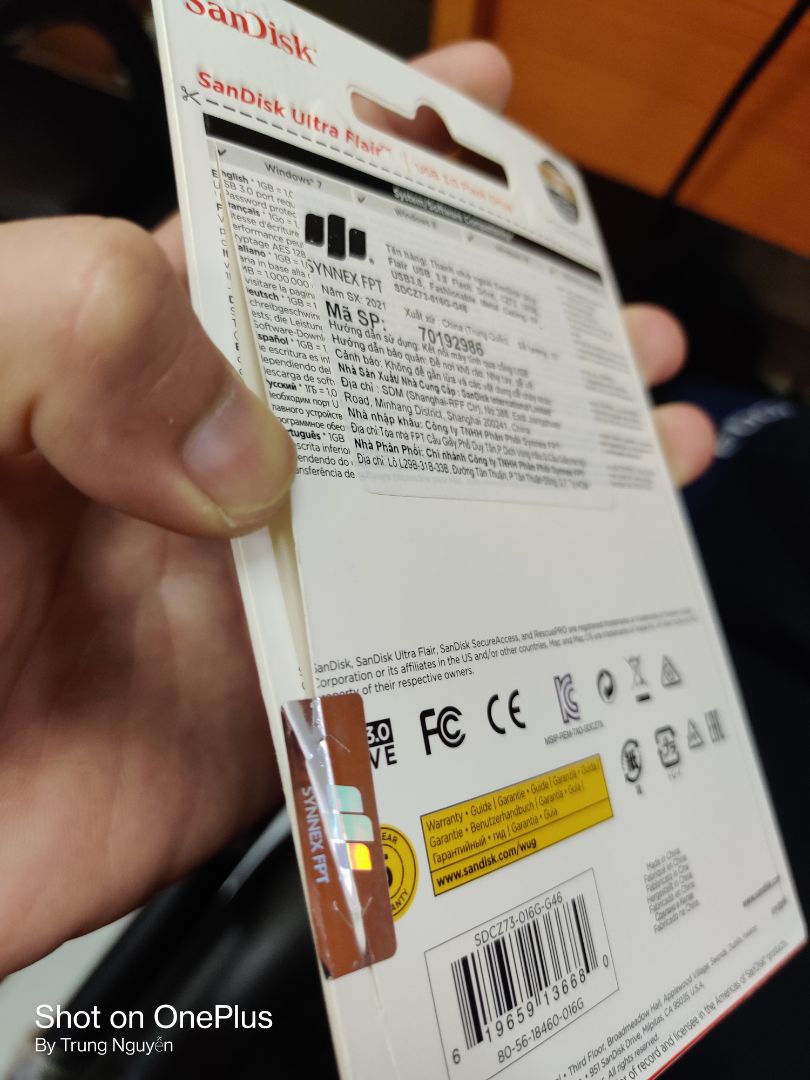 Sp nhỏ gọn, đúng mô tả. Có vế rạch nhưng đã dán team niêm phong, rạch để dán team cửa hàng thôi mọi người. Trong USB có sẵn mấy file hướng dẫn và app diệt vi rút(ko rành lắm). Nên mua! Sp nhỏ gọn, đúng mô tả. Có vế rạch nhưng đã dán team niêm phong, rạch để dán team cửa hàng thôi mọi người. Trong USB có sẵn mấy file hướng dẫn và app diệt vi rút(ko rành lắm). Nên mua!