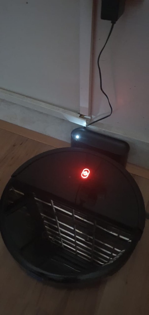 Dịch vụ bảo hành của Tiki cực kỳ tệ !

Bên Tiki có yêu cầu gửi trả SP BH từ 3/9/2021. 

Sau nhiều ngày, nhiều lần tạo lại các yêu cầu giao hàng BH (03 lần). Đến 11/9/2021, bên JNT mới đến nhận.

Nhưng cho đến ngày hôm nay, 21/9/2021. (sau hơn 20 cuộc ĐT) bên Tiki vẫn báo là chưa nhận đc sản phầm BH tại kho của Tiki.

Tổng cộng 18 ngày, Tiki vẫn chưa nhận đc SP để đánh giá tình trạng lỗi.

Chất lượng và dịch vụ BH của Tiki thực sự có vấn đề, và Tôi ko tin tưởng vào chất lượng dịch vụ sau BH của họ.