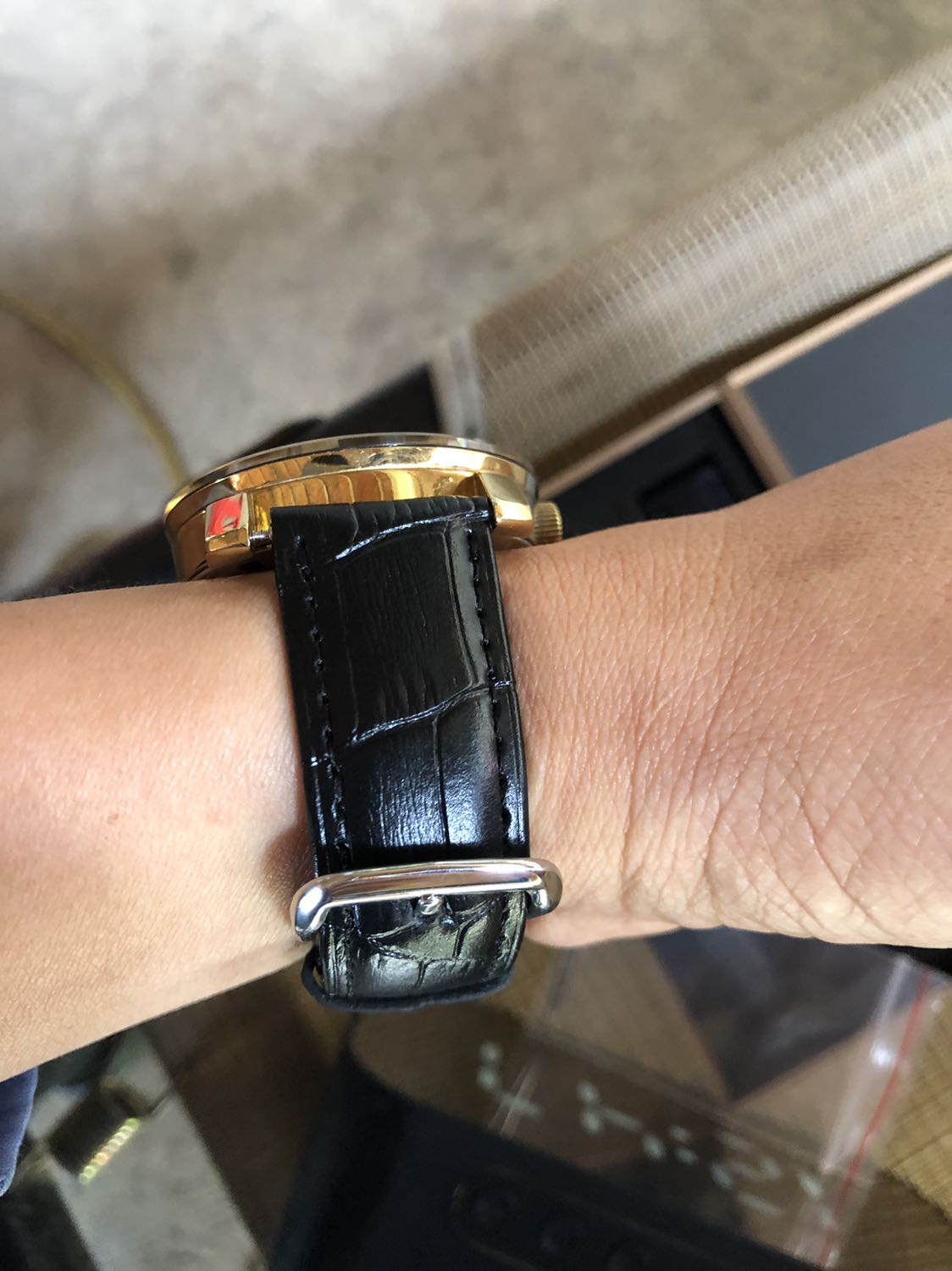 - Giá rẻ, giây đẹp ok, dây mới nên hơi cứng, nên mua nha mọi người, mình sẽ ung hộ shop