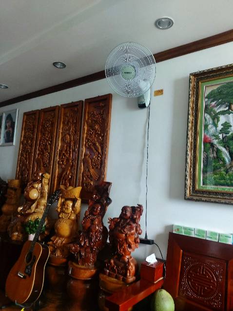 Giao hàng nhanh, đóng gói đẹp, cẩn thận . Đúng như QC. Ngon lành cành đào. Có điều kiển rất nhạy, kèm 2v pin mới tinh chưa bóc bì. Máy chạy êm, mạnh mẽ, đầy đủ chức năng : hẹn giờ, xoay đảo chiều, 3 kiểu gió tùy chọn. Máy đẹp lung linh. Có giấy bảo hành luôn.Shop dễ thương lắm. Rep nhanh, lịch sự. Kèm lời cảm ơn viết tay ,trên cả Tuyệt vời. Không nhiều shop làm được, có chăng tờ thư nhỏ cảm ơn chỉ được in ra, đằng này... Rất có tâm. Rất cảm tình. Sẽ tt ủng hộ shop nữa.