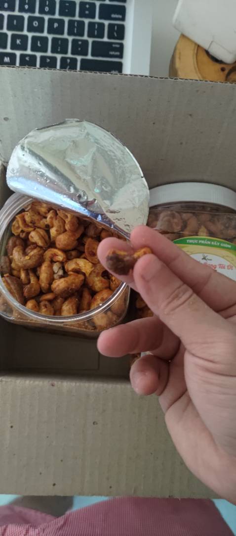 Hạt hơi cháy, nhưng ko ảnh hưởng chất lượng nhiều. Với giá ko cao thì nhận được bấy nhiêu đây cũng vừa đủ. Mong shop có cải thiện chất lượng để bán đc nhiều hơn