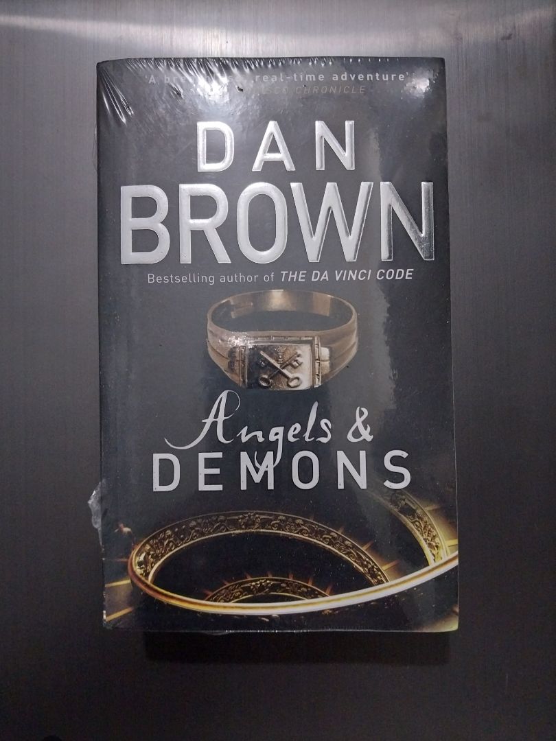 Giao hàng mất 4 ngày, kiện hàng hơi bị móp méo nhưng sách thì được bọc kỹ càng không hư hỏng, giấy trắng còn mới.