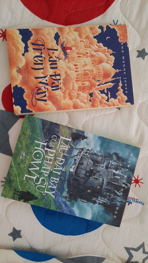 Vẫn là Tiki! Dù dịch bệnh nhưng vẫn giao nhanh như một cơn gió! sách mới, đẹp, không nhăn. phải chi có bookmark thì càng yêu thương hihi