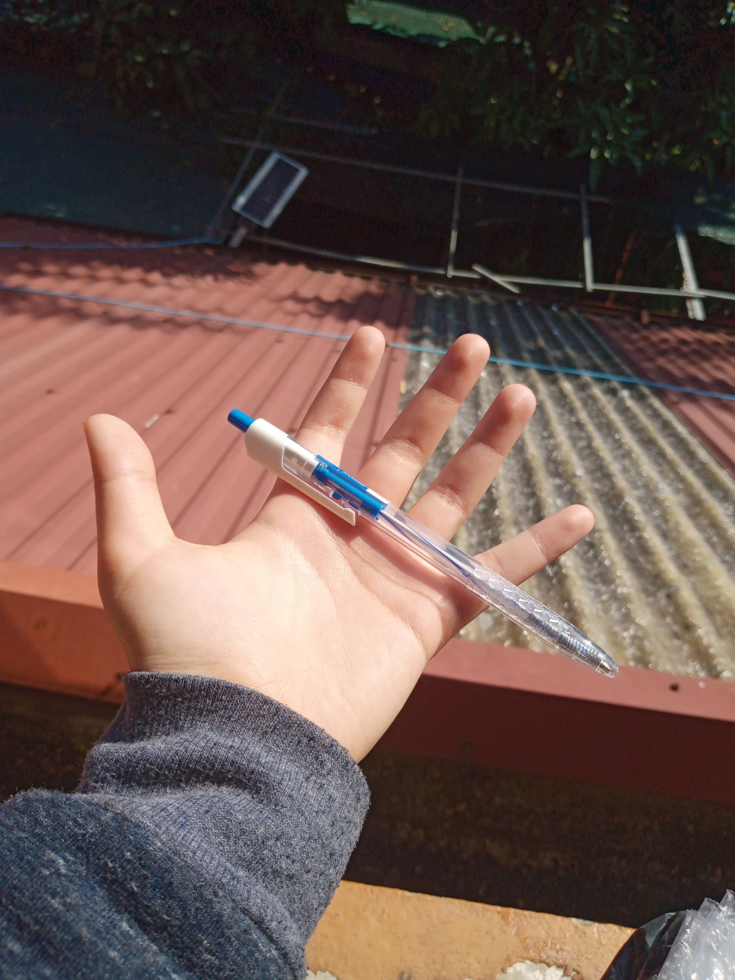 tuyệt vời ✨ giá rẻ hơn so với chất lượng nên mình quất liền 5 hộp. lần đầu mua, viết rất thích, nhẹ, chắc chắn, thiết kế xịn xò, giao hàng như dự kiến, ncl ưng cái bụng ạ 🥲💦