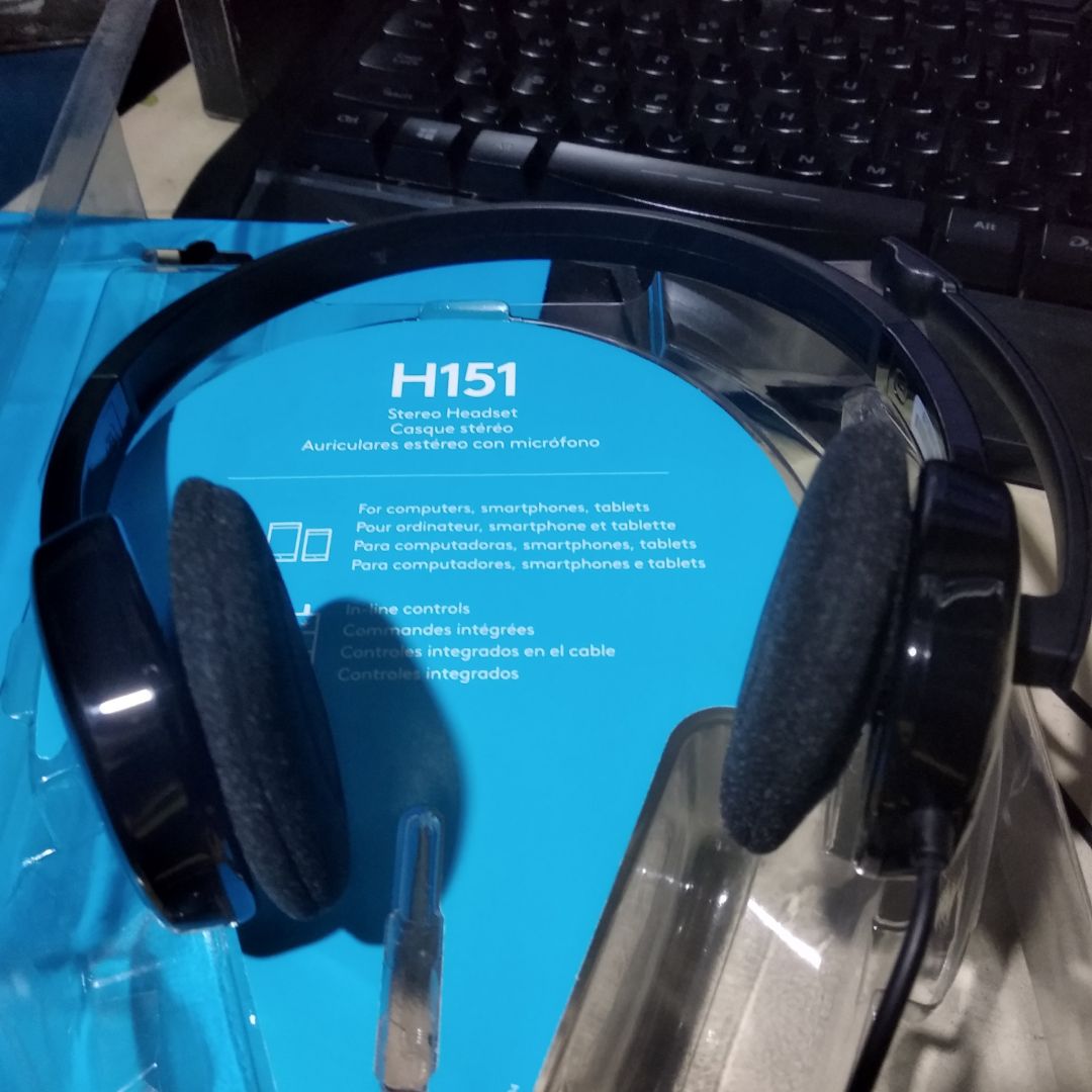 Hàng gói ok, đóng gói và vận chuyển ok. Vì tai nghe giá rẻ nên mic cũng thường thôi Hàng gói ok, đóng gói và vận chuyển ok. Vì tai nghe giá rẻ nên mic cũng thường thôi