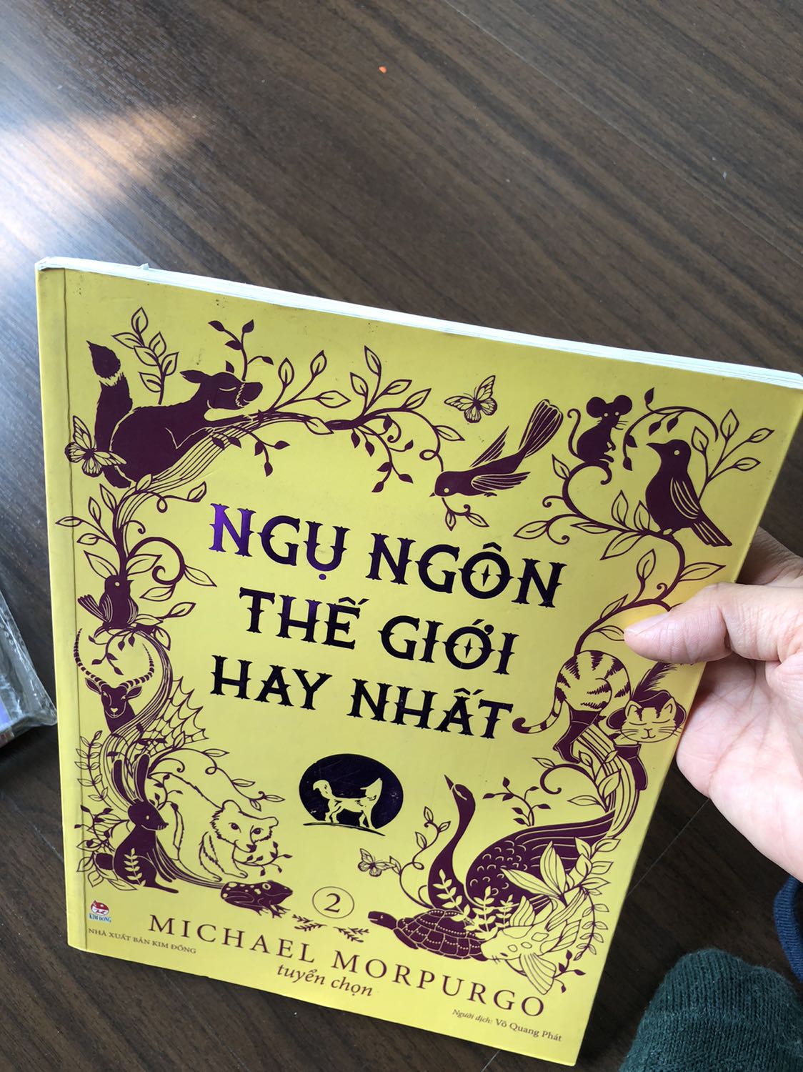 Đề nghị Tiki đổi sách cho tôi. Cuốn này bị bẩn và rách bên trong rồi.