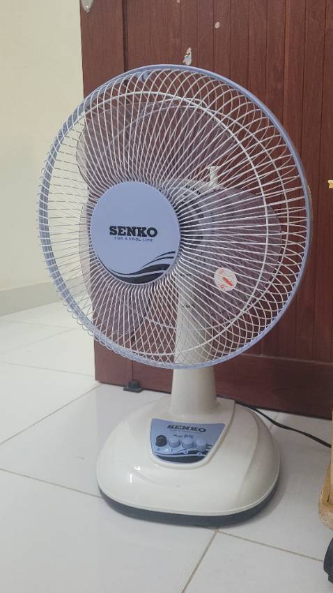 Chăc chắn, gió thổi tốt, mức độ êm ở mức chấp nhận được. 
Nhược điểm 3 số với cấp độ gió không thay đổi nhiều.