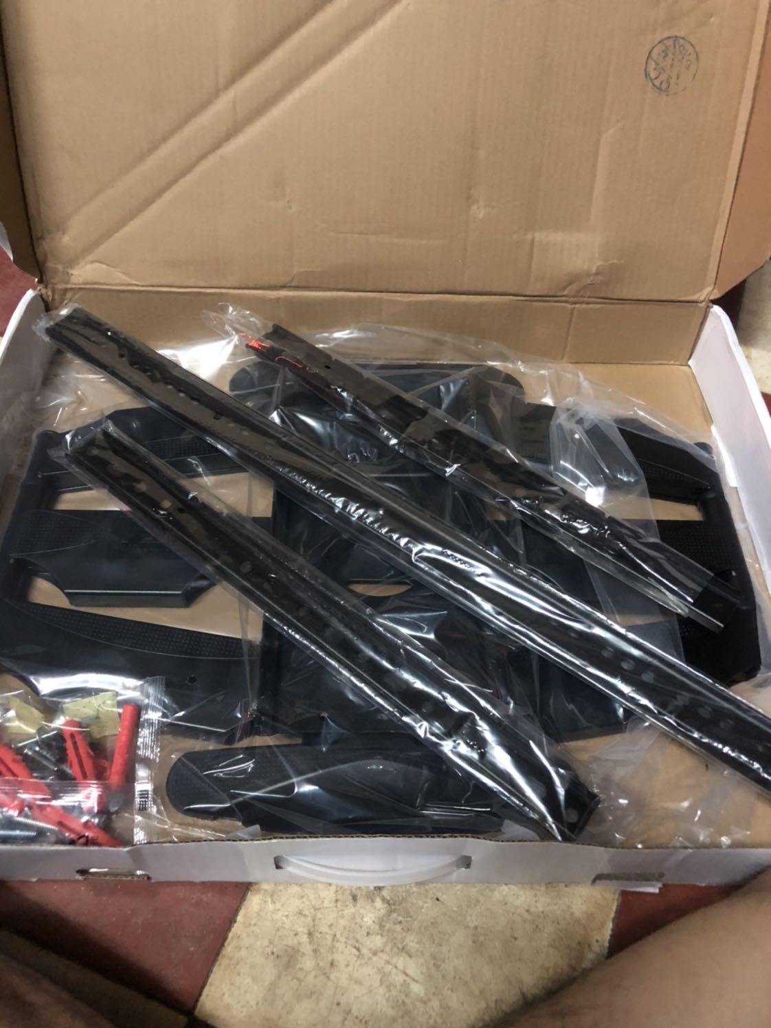 Giao hàng sớm hơn dự kiến, đúng như hàng mình đặt. Đẹp phụ kiện đầy đủ, đúng hàng chuẩn, tặng 5 sao luôn.