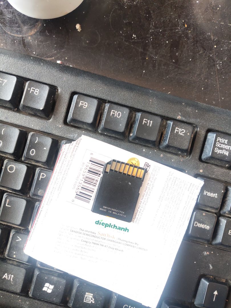 thương hiệu Mỹ, xuất xứ Trung Quốc, Made in Malaysia, chịu không hiểu gì luôn...! chẳng lẽ cái thẻ nhớ này lại nhập lắp ráp? giao hàng thì rất là lâu.