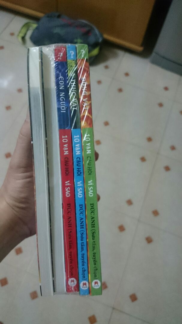 Đúng với tên bộ sách, nếu bạn hay thắc mắc tại sao, tại sao thì bạn đã tìm đúng đối tượng rồi. Bộ sách cung cấp kiến thức về 5 chủ đề nên bạn có thể thay đổi, nạp kiến thức về các chủ đề khác nhau trong tuần. Sách cũng không dày lắm, chất lượng giấy ổn. Giá lúc mình mua là 84k+, quá hợp lý luôn! ?