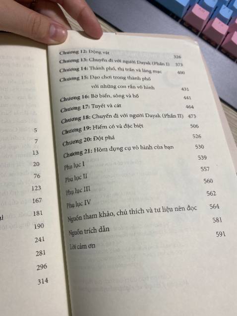 Mình chỉ xem sơ về nội dung sách, nhưng đây là quyển sách giúp ích cho bạn rất nhiều trong công cuộc tìm kiếm hành trình thiên nhiên 
Nhất là những Green Witch